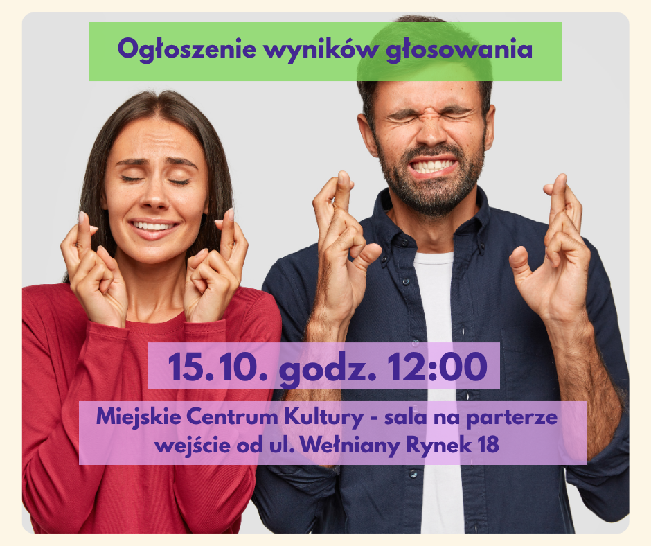 kobieta i mężczyzna trzymający skryżowane palce na szczęście