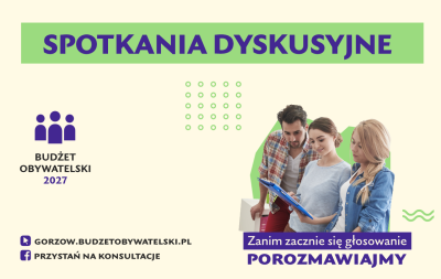 trzy osoby stojące obok siebie, jedna trzyma kartkę nad kt&oacute;rą wszyscy się pochylają