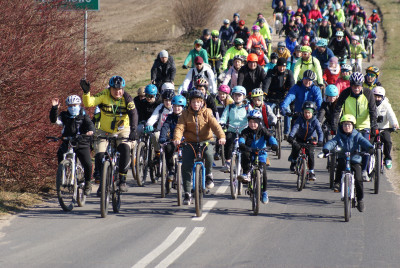 grupa rowerzystów