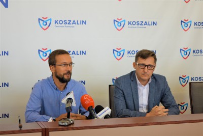 na zdjęciu Sekretarz Miasta Tomasz Czuczak oraz Łukasz Cieśliński z Pracowni Pozarządowej