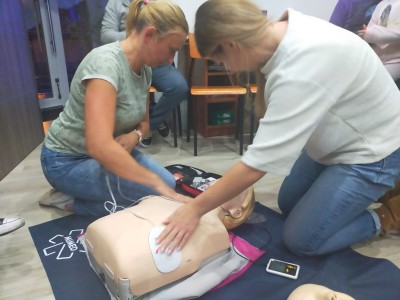 uczestniczki szkolenia z zakresu udzielania pierwszej pomocy