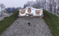 rabata z różnymi roślinami